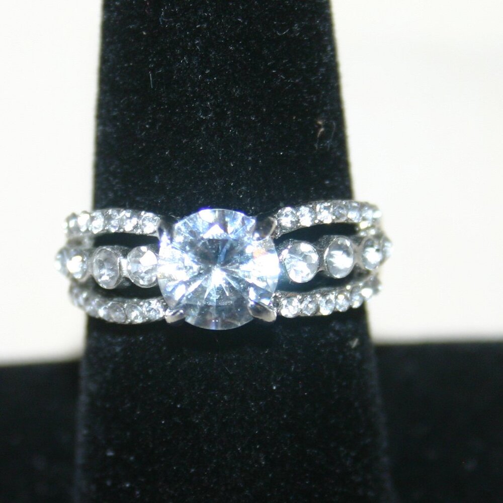 Ladies' Silver Tone Fashion Ring 3 Bands + Center Diamond SZ 8 1/2 RG25